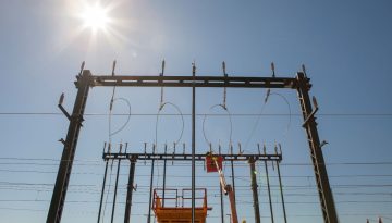 cometidas eléctricas en media tensión (15 kV) desde las subestaciones de las compañía distribuidora